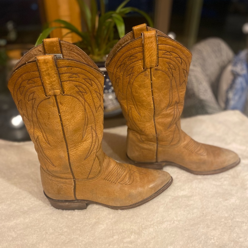 Frye women’s pull on boots size 9 1/2